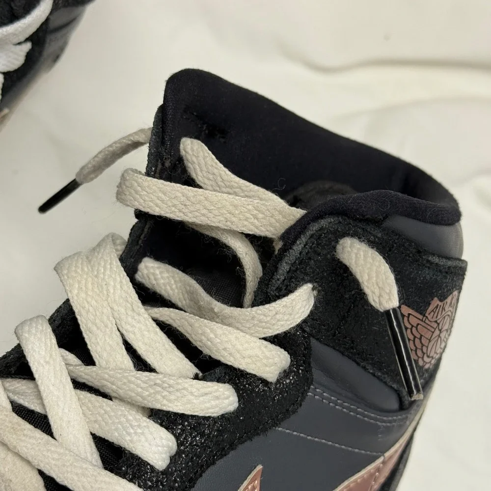 Nike Air Jordan 1 Retro High Black Bronze Medal 332550-016 Mens Size 9‎